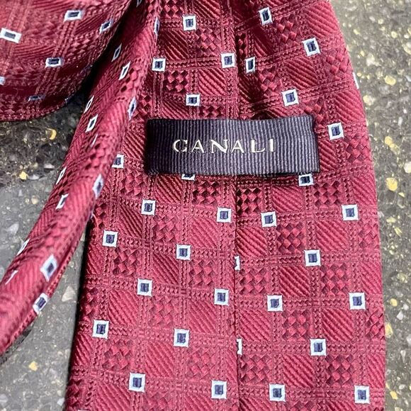 Canali Burgundy Silk Tie. - Picture 3 of 9